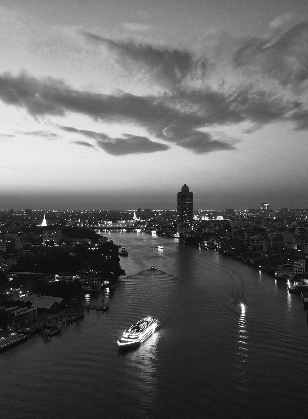 BANGKOK
RIVERSIDE LUXURY HOTEL
AND RESIDENCES